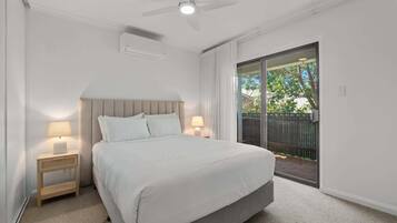 2 bedrooms, desk, iron/ironing board, WiFi