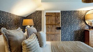 6 quartos, ferros/tábuas de passar roupa, berço de viagem, Wi-Fi
