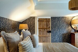 6 bedrooms, iron/ironing board, travel crib, WiFi