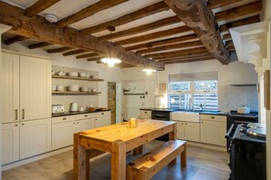 Fridge, microwave, oven, stovetop - Cherry Trees Farmhouse with Hot Tub (Nether Broughton)