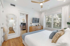 1 slaapkamer, een strijkplank/strijkijzer, wifi, beddengoed