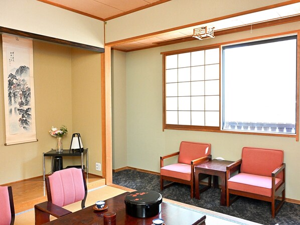 Neljän hengen standard-huone, tupakointi kielletty, vuoristonäköala | Tallelokero huoneessa, ilmainen Wi-Fi