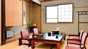Basic Quadruple Room, Non Smoking, Mountain View