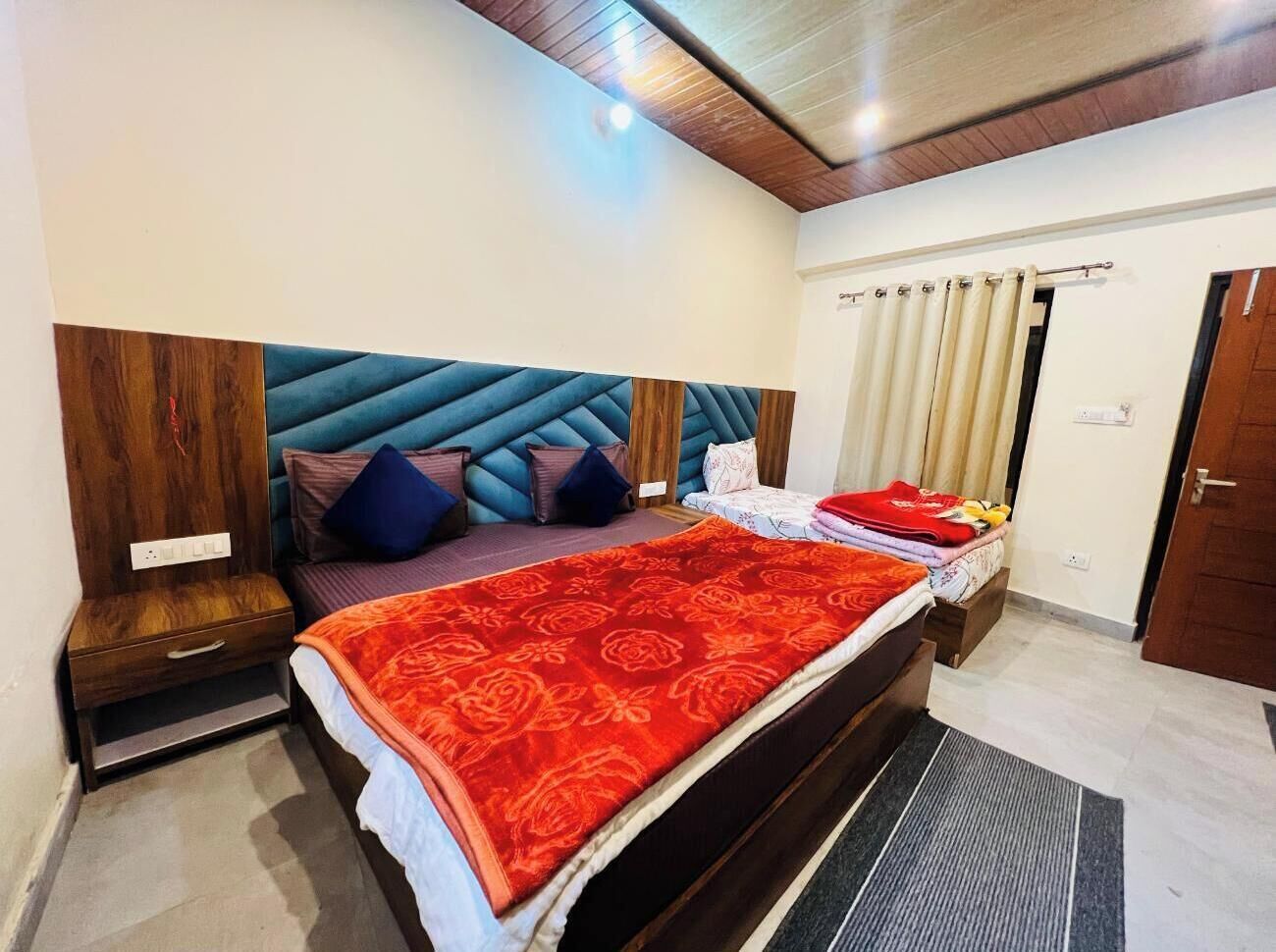 Triple Room | Free WiFi, bed sheets