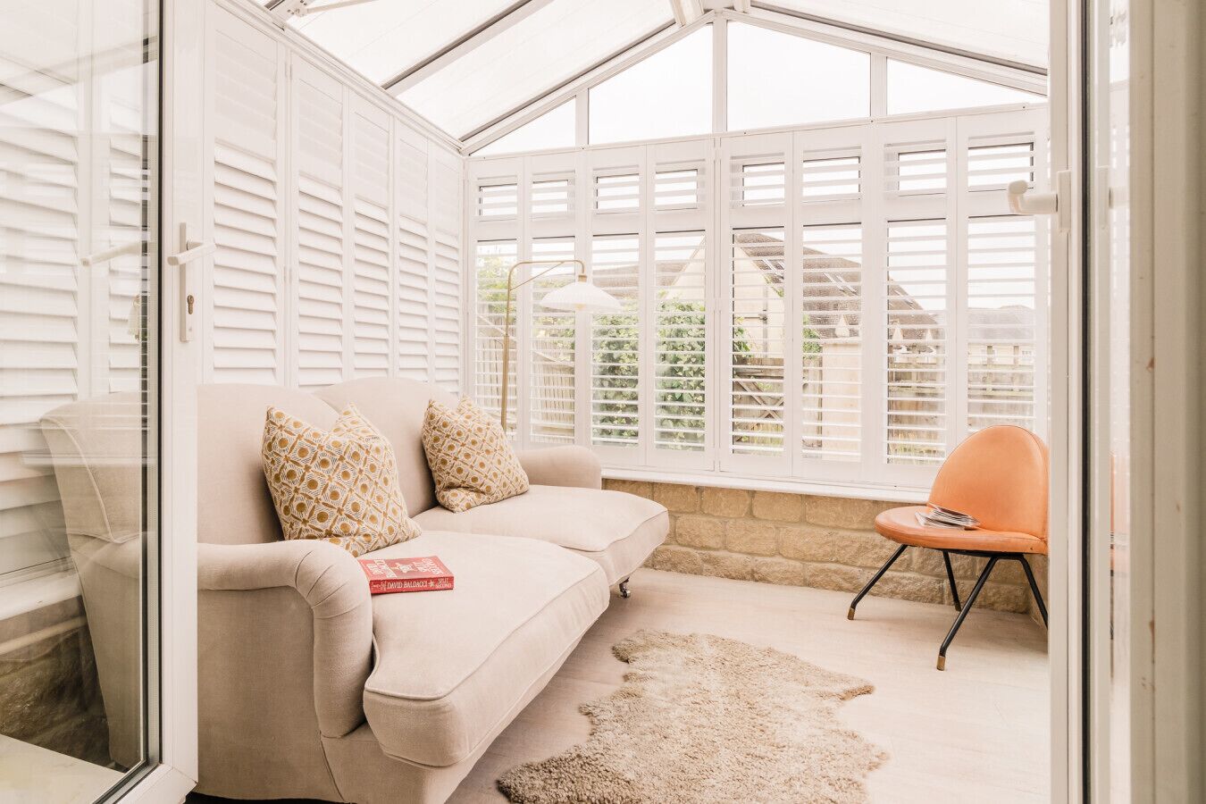 Televisie en een open haard