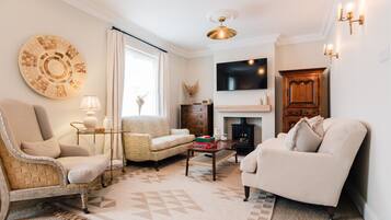 Télévision, cheminée