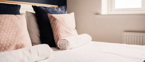 3 bedrooms, desk, iron/ironing board, WiFi