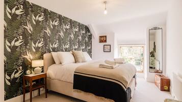 3 bedrooms, desk, iron/ironing board, WiFi