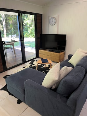 Smart-TV, DVD-Player, Bücher