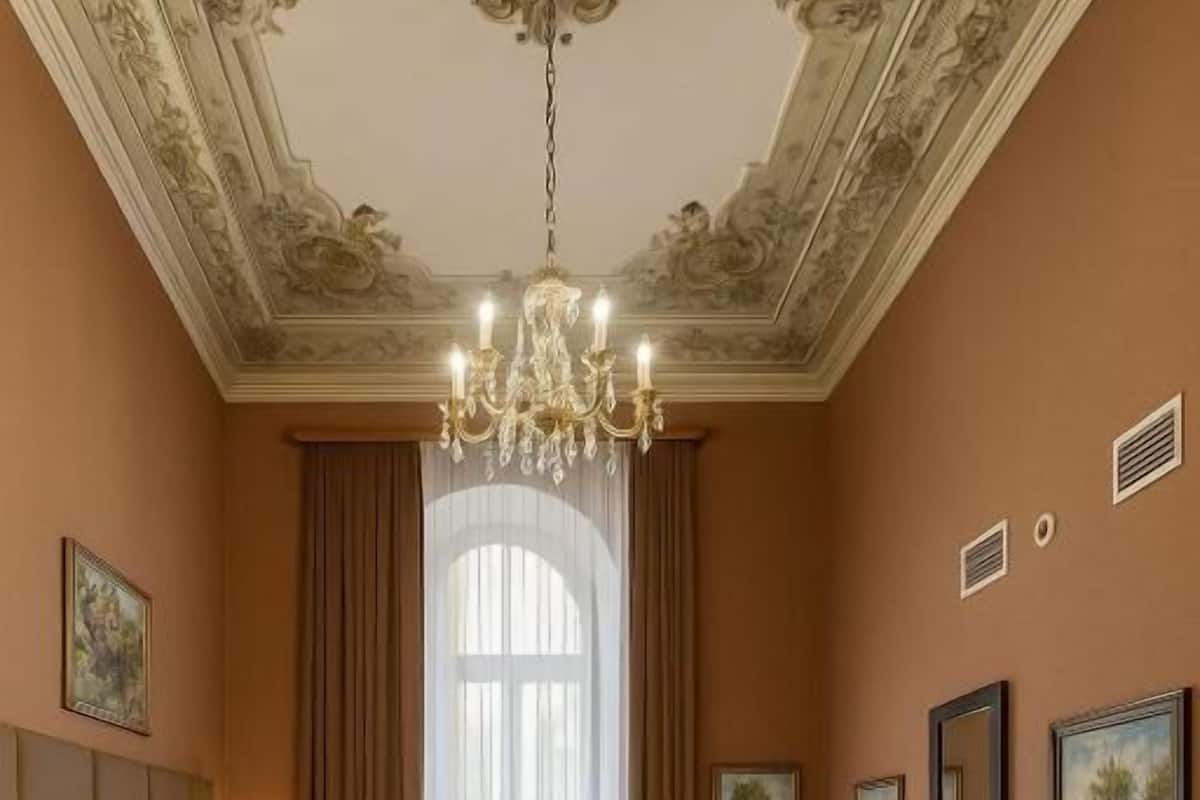 Escritorio, espacio para trabajar con laptop y wifi gratis