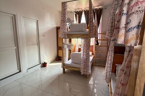 8 Bed Mixed Dorm | Free WiFi