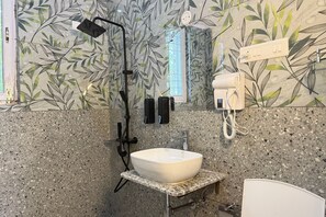 Deluxe Double Room, Mountain View | Bathroom