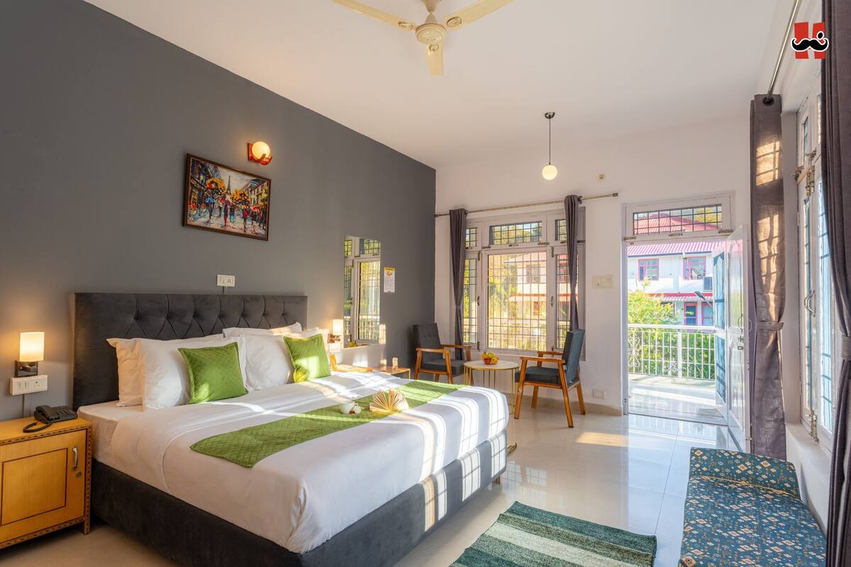 Superior Double Room, Mountain View | Desk, free WiFi, bed sheets