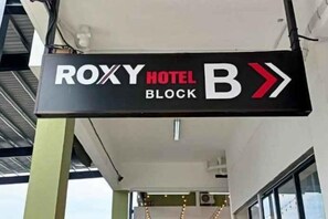 A hotel sign indicating 'ROXY HOTEL BLOCK B'. - Roxy Hotel Sri Aman (Sri Aman)