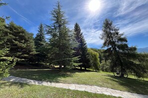 Property grounds - Holiday Home with sauna, Saint-Sauveur (Saint-Sauveur)