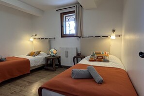6 bedrooms, free WiFi - Holiday Home with sauna, Saint-Sauveur (Saint-Sauveur)