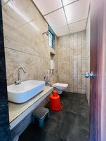 Free toiletries, towels, soap, toilet paper