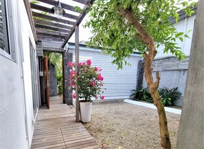 Property grounds - Eden Rose B2: Gated Villa in Eden Rose Residence: Cozy, Stylish & Secure. (Grand Baie)