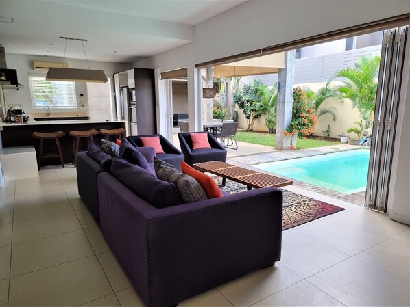 Smart TV - Eden Rose B2: Gated Villa in Eden Rose Residence: Cozy, Stylish & Secure. (Grand Baie)