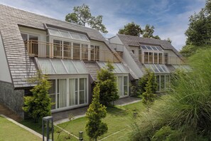 Exterior - Himalayan Hideaway Resort Pokhara, The Centara Collection (Pokhara)