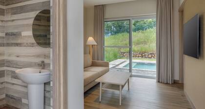 Himalayan Hideaway Resort Pokhara, The Centara Collection