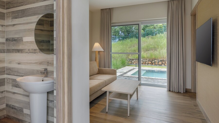 Himalayan Hideaway Resort Pokhara, The Centara Collection