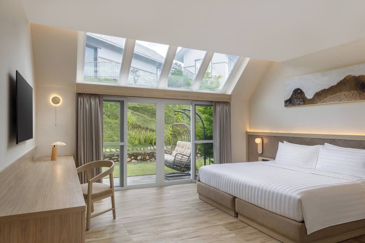 Deluxe Room, 1 King Bed, Terrace