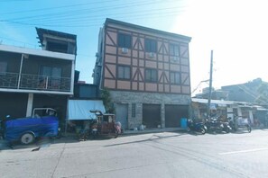 Unclassified image, 3 of 12, button - Skybox Pension House by RedDoorz (Iloilo City)