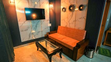 Desk, laptop workspace, free WiFi