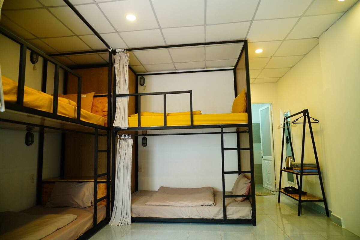 Dormitori compartit Comfort, pati, vistes al jardí | Decoració individual, mobiliari individual i escriptori
