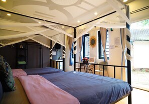 Chambre Triple Ville, patio, vue jardin | Vue de la chambre