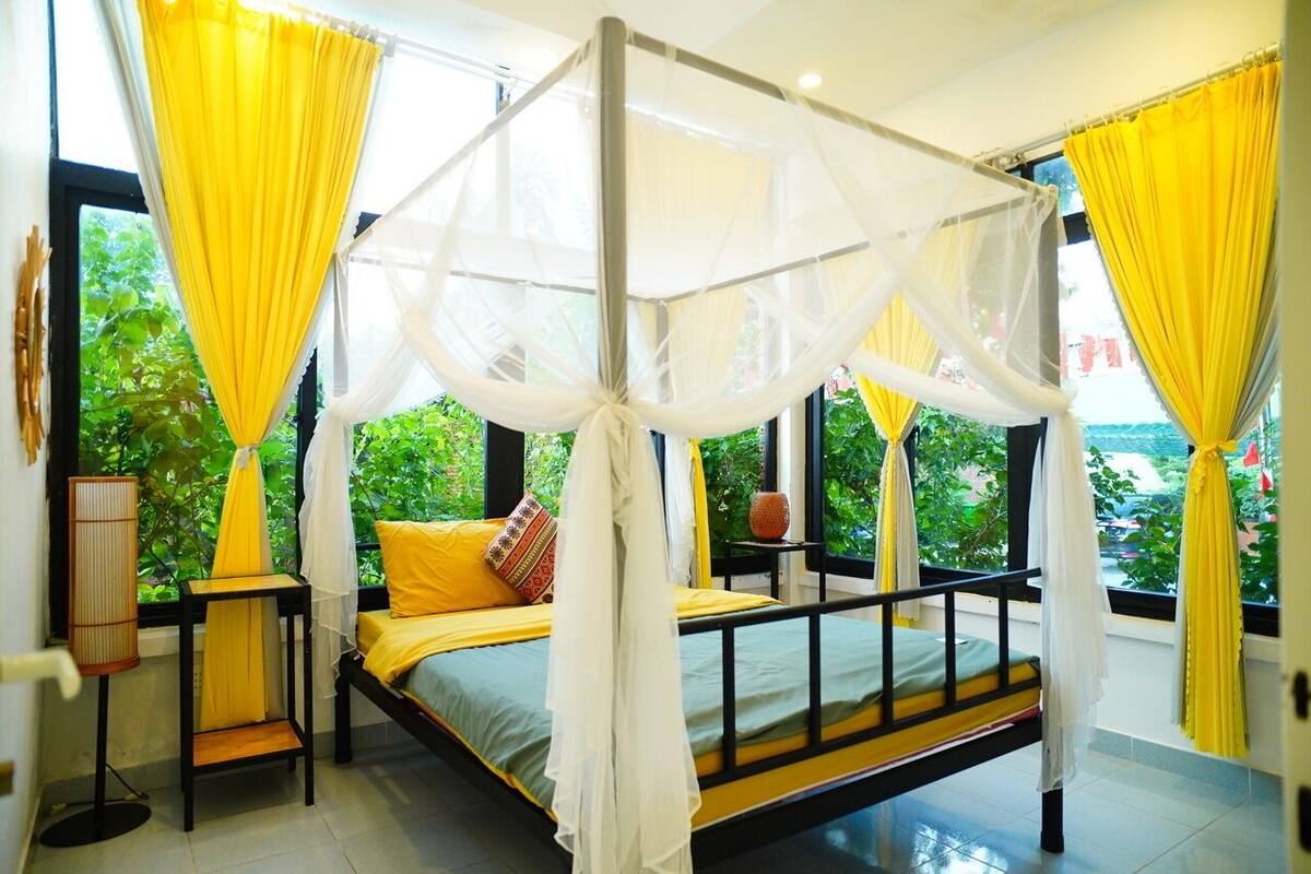 Apartament de luxe, pati, vistes al jardí | Decoració individual, mobiliari individual i escriptori