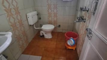 Basic Double Room | Bathroom | Free toiletries, towels, soap, toilet paper