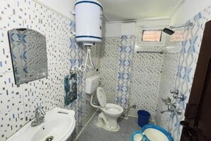 Phòng đôi cơ bản | Phòng tắm | Đồ dùng nhà tắm miễn phí, khăn tắm, xà phòng, giấy vệ sinh 