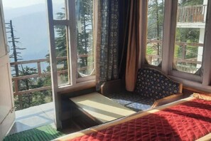 Basic Double Room | Free WiFi, bed sheets - Hotel Dreamland (Udhampur)