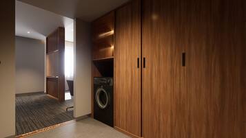 Deluxe Apartment | In-room safe, free WiFi, bed sheets