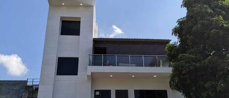 Fachada da propriedade