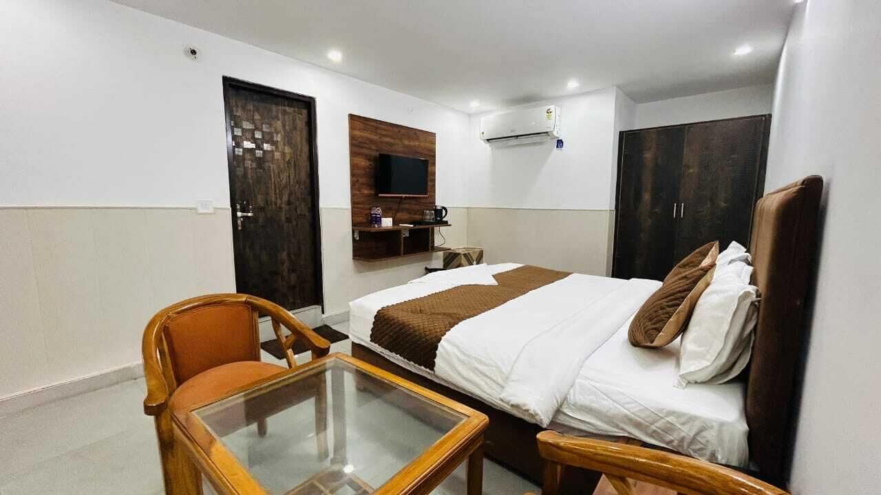 高级双人房 | 免费 WiFi、床单