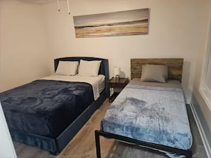 4 bedrooms, desk, iron/ironing board, free WiFi