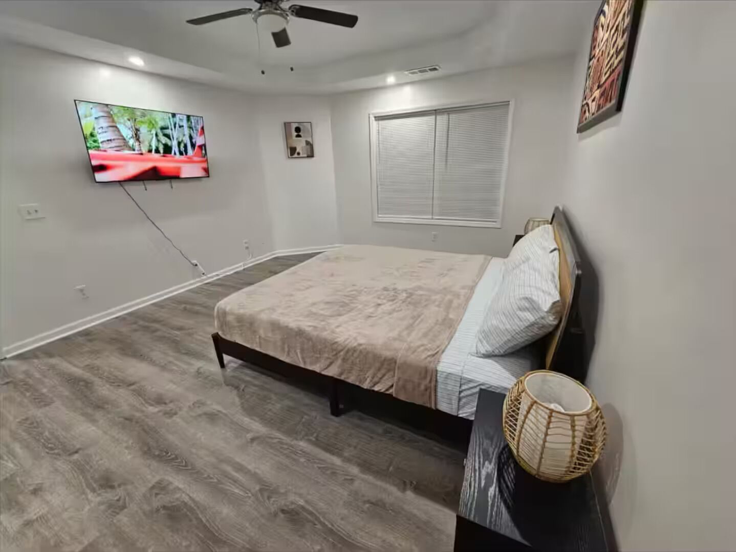 4 bedrooms, desk, iron/ironing board, free WiFi