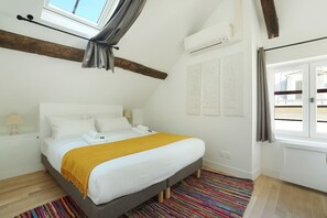 3 bedrooms, desk, iron/ironing board, travel cot