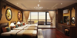 Caja de seguridad en la habitación, escritorio y cortinas blackout