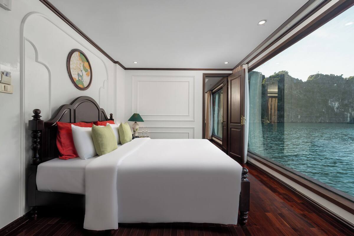 Deluxe Cabin, Bay View | In-room safe, blackout drapes, soundproofing, iron/ironing board