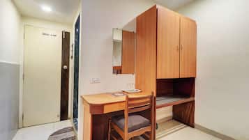 Basic Double Room | Desk, laptop workspace, free WiFi