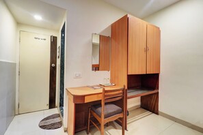 Basic Double Room | Desk, laptop workspace, free WiFi