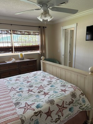 3 bedrooms, desk, iron/ironing board, free WiFi