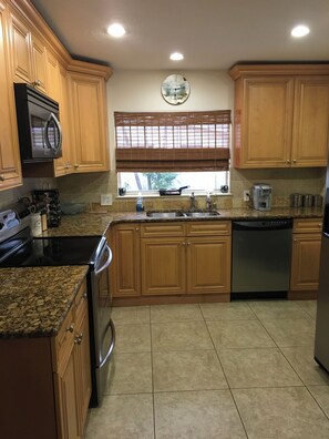 微波爐、焗爐、洗碗機