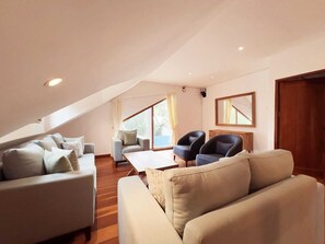 Living area - Turtle bay view private villa (Galle)