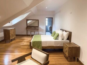 5 bedrooms, iron/ironing board, internet, wheelchair access