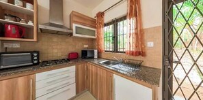 Mikrobølgeovn, ovn og kokeplater